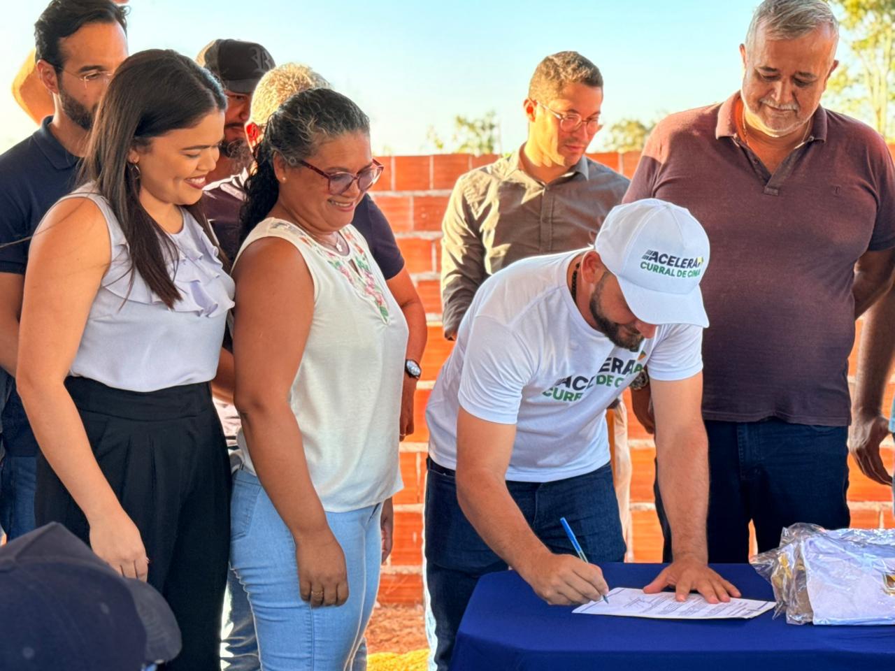 Curral de Cima avança na Educação com nova escola, fardamento e ônibus escolar